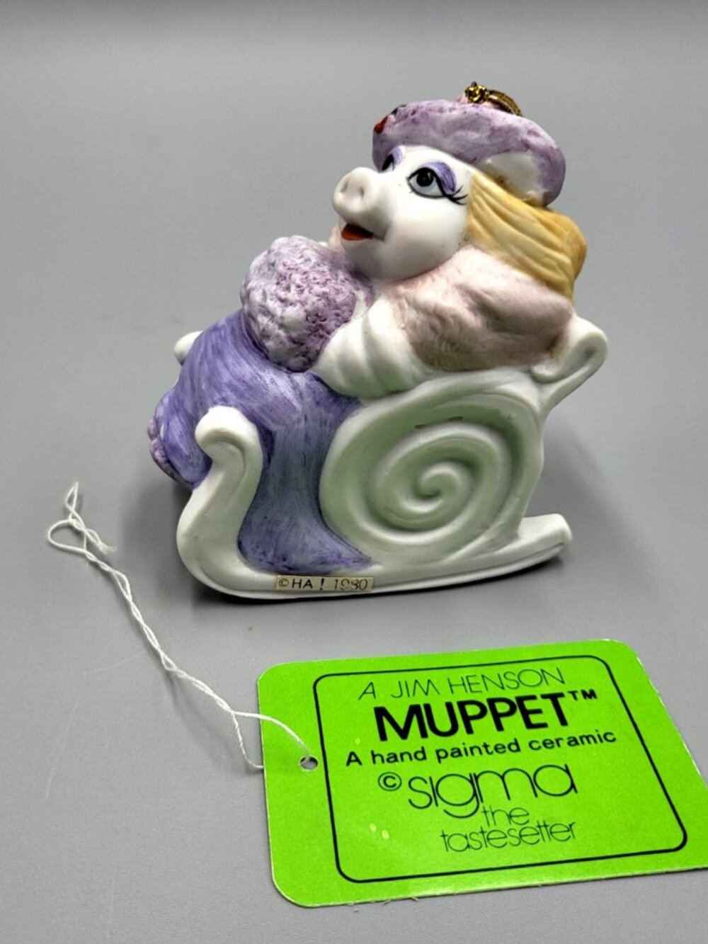 Vtg Sigma Tastesetter Ceramic Handpainted Miss Piggy Muppets Christmas Ornament